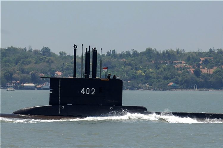 O submarino indonésio "KRI Nanggala 402" em Surabaya, Indonésia, em imagem cedida pelos militares em 21 de abril de 2021