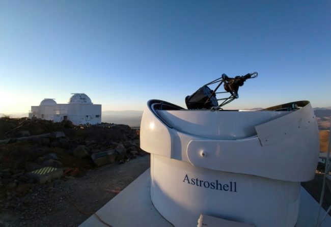 O observatório fica 600 km ao norte de Santiago e a 2.400 metros de altitude