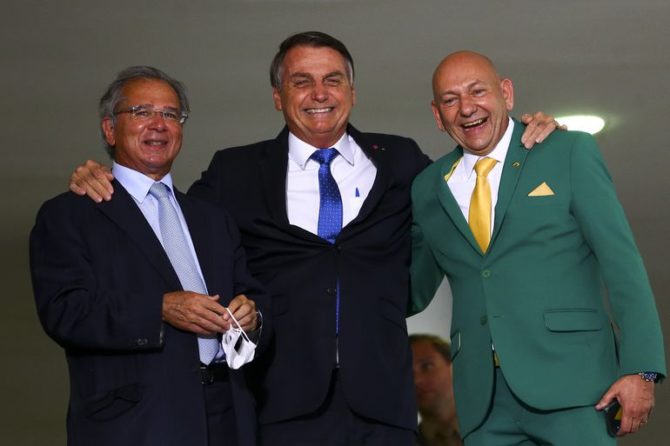 Um dos principais apoiadores do Bolsonaro, viu o patrimônio sair de US$ 3,6 bilhões (R$ 20,2 bilhões) para US$ 2,7 bilhões (R$ 15,1 bilhões) em um ano