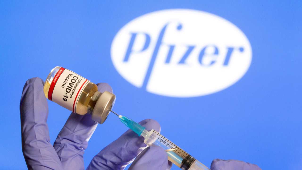 A Pfizer está faturando alto com a vacina contra a covid-19