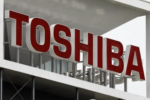 O CEO da Toshiba confirmou o relatório dizendo que a "oferta chegou" e que os executivos da empresa discutirão a oferta em uma reunião do conselho.