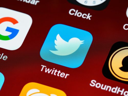 Por volta das 21h, usuários relatavam que não conseguiam acessar o feed de notícias da rede social e que o mesmo não atualizava