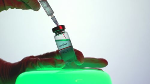 Segundo o desembargador, as liminares poderiam causar ‘grave lesão à ordem pública’ ao permitir a compra das vacinas sem a doação ao sistema público