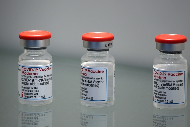 O estudo foi feito com mais de 3.700 participantes entre 12 e 17 anos nos EUA, dos quais dois terços receberam a vacina e um terço recebeu placebo.