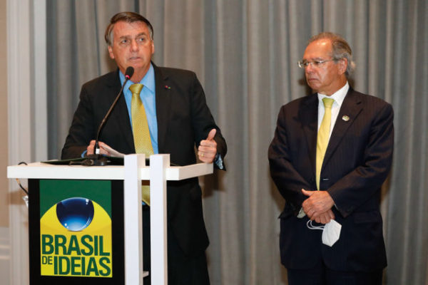 Em meio a pressões por guinada ambiental no governo, Bolsonaro faz média com setor rural
