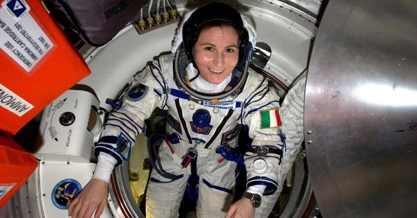 Será a segunda vez que ela viaja para a Estação Espacial, após uma primeira permanência de 199 dias em órbita, entre 2014 e 2015.
