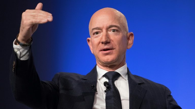 Jeff Bezos comanda nesta quarta-feira (26) reunião anual de acionistas, o que deve ser a última da companhia ainda sob seu comando