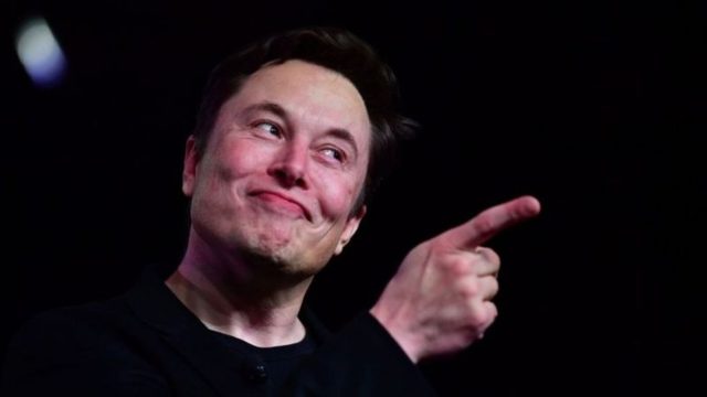 O jogador tem 30 segundos para gastar a fortuna do CEO da Tesla clicando em uma série de itens, desde um Big Mac até lançamento de foguetes