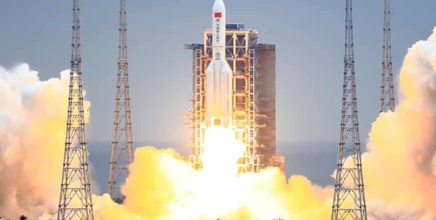 Autoridades chinesas afirmaram que a maioria dos componentes do foguete provavelmente será destruída ao retornar à atmosfera.