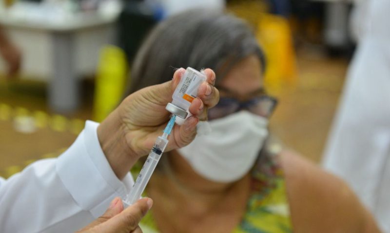 Vacinação foi interrompida no Rio por falta de estoques da Coronavac
