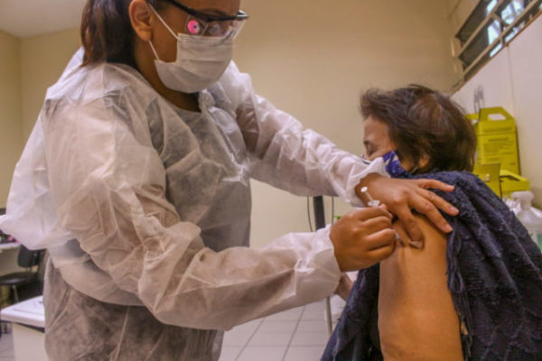 A vacinação das pessoas entre 45 e 54 anos em SP começa em agosto