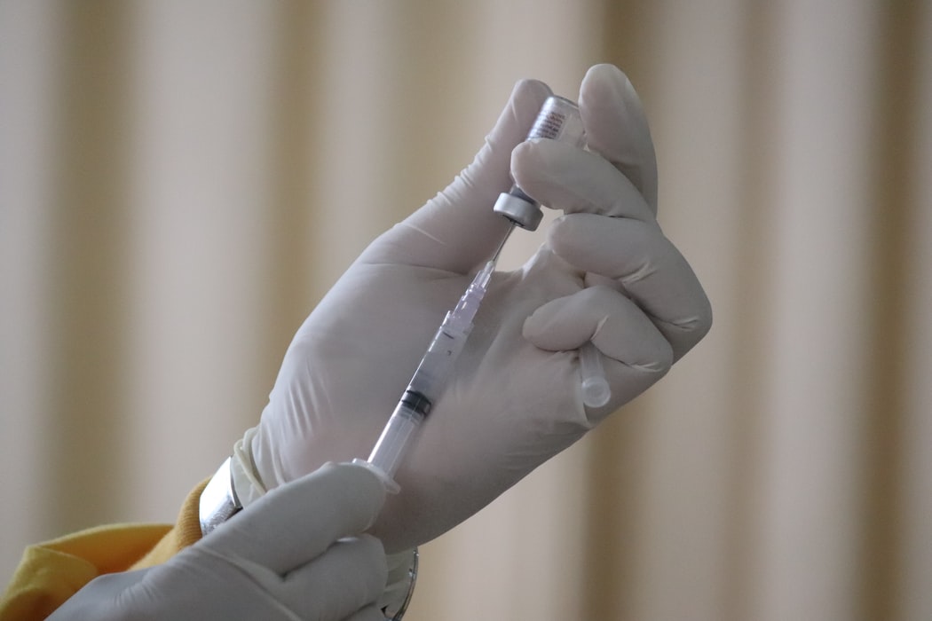 O CDC identificou 10.262 infeções em indivíduos que tinham tomado a 2ª dose da vacina da Pfizer, Moderna ou da Johnson & Johnson há, pelo menos, 14 dias