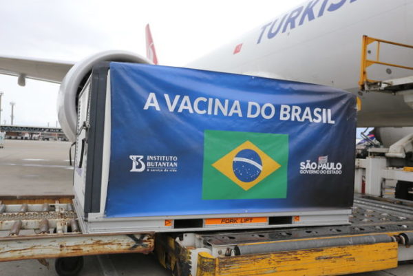 A remessa com imunizantes vai desembarcar no Aeroporto de Guarulhos, às 19h55