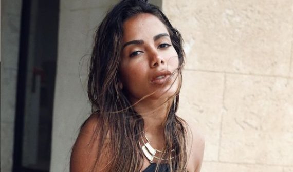 Anitta lidera mercados latinos com música "Envolver"