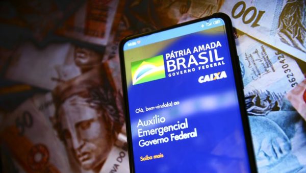A Caixa Econômica Federal pagará a terceira parcela do auxílio emergencial 2021 para novos cinco grupos de beneficiários até domingo (27)