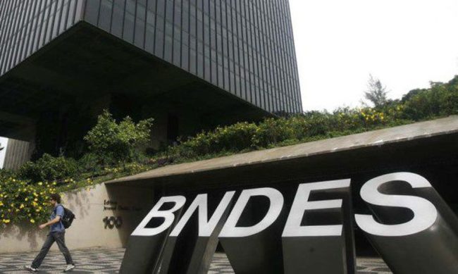 O BNDES tem hoje em curso 120 projetos, que resultarão em mais de R$ 240 bilhões em recursos para o país