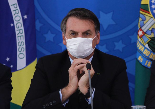 Segundo Randolfe, existem "todos os elementos" para indicar um "crime de prevaricação" por parte de Bolsonaro