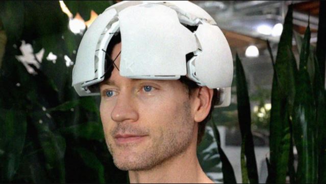 Um dos capacetes, o futurístico “Flow”, pode registrar dados em tempo real e “estabelecer padrões precisos de atividade cerebral” usando lasers
