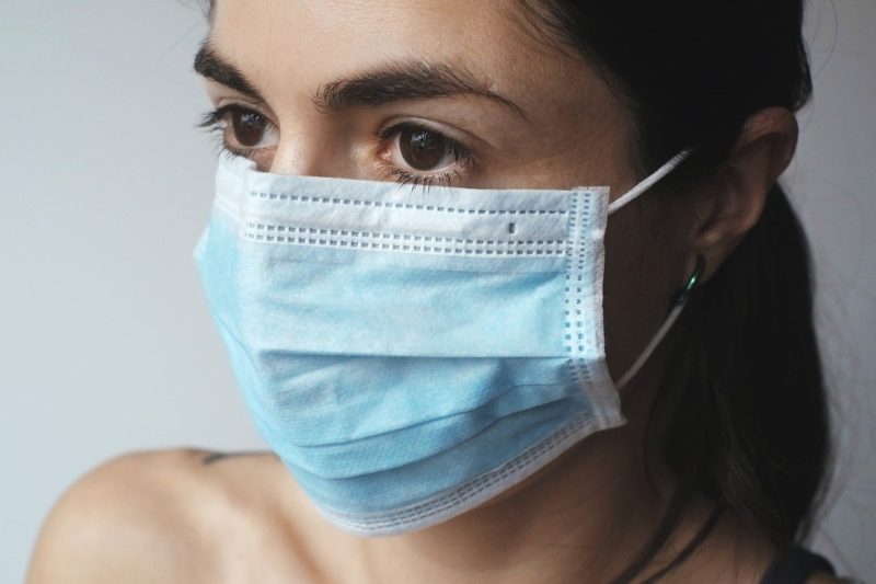 O elevado número de infectados por Covid-19 sem sintomas reforça ainda mais a necessidade do uso de máscaras
