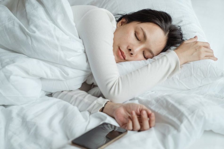 Os pesquisadores podem identificar quando a maioria das pessoas entra no estágio do sono