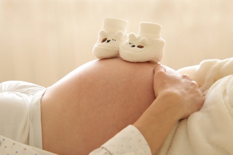 Estudo conclui que maioria das grávidas com forma assintomática ou leve da Covid não apresenta riscos ao bebê