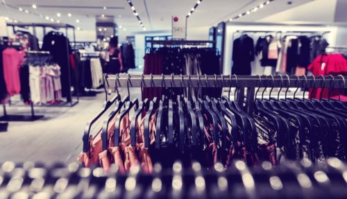 No topo da lista está o comércio varejista de vestuário e acessórios com aproximadamente 56 mil novos CNPJ abertos neste ano