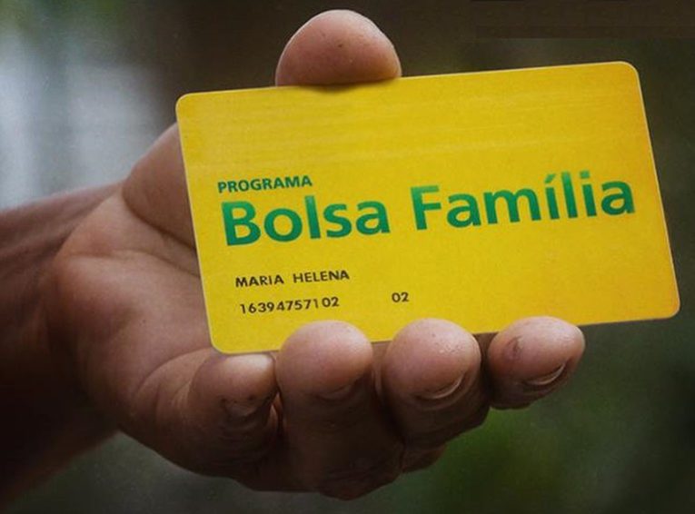 O objetivo do governo é aumentar o Bolsa Família para R$ 300