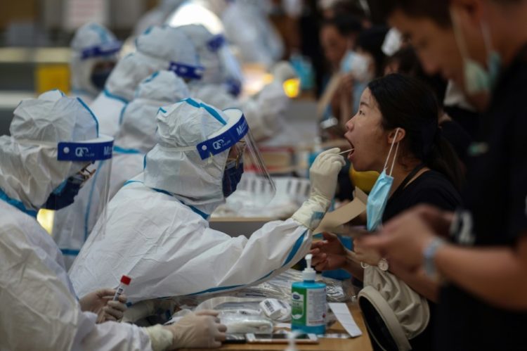 As autoridades chinesas ordenaram testes em 9,2 milhões de habitantes de Nanjing após um surto de covid vinculado ao aeroporto