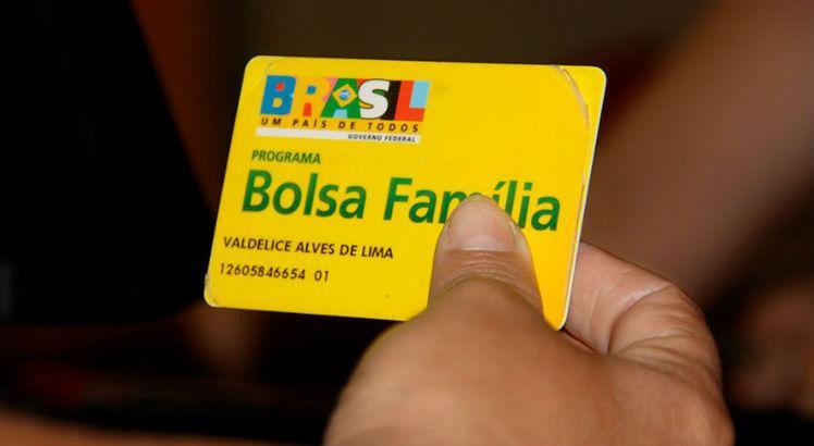 Quem recebe pelo Bolsa Família vai receber automaticamente o Auxílio Brasil, mas o uso do cartão do Bolsa Família ainda é dúvida