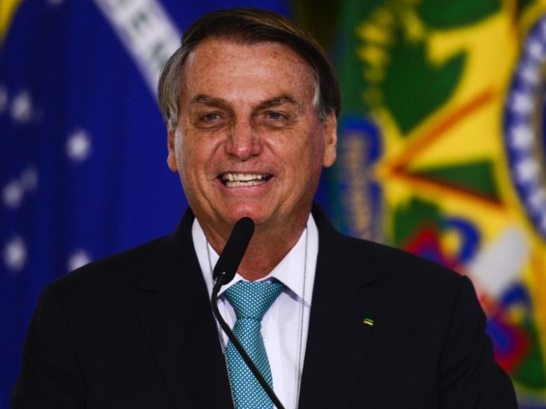 Presidente Jair Bolsonaro teria sido avisado pelo deputado federal Luis Miranda (DEM-DF) sobre irregularidades no contrato de compra da vacina indiana Covaxin