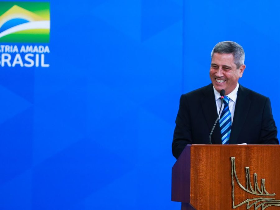Ministro da Defesa, general Braga Netto negou que teria condicionado as eleições de 2022 ao voto impresso