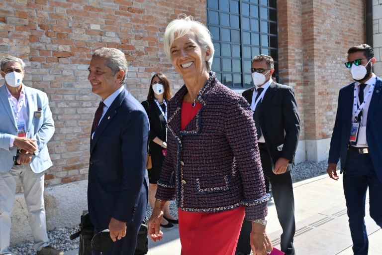 Christine Lagarde, presidente do BCE, chega sorridente ao encontro de ministros das finanças e banqueiros do G20, em 9 de julho de 2021, na cidade italiana de Veneza