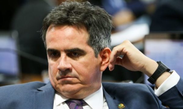 A Receita está cobrando R$ 17 milhões do senador Ciro Nogueira, que foi escolhido pelo presidente Jair Bolsonaro para ser o novo ministro da Casa Civil