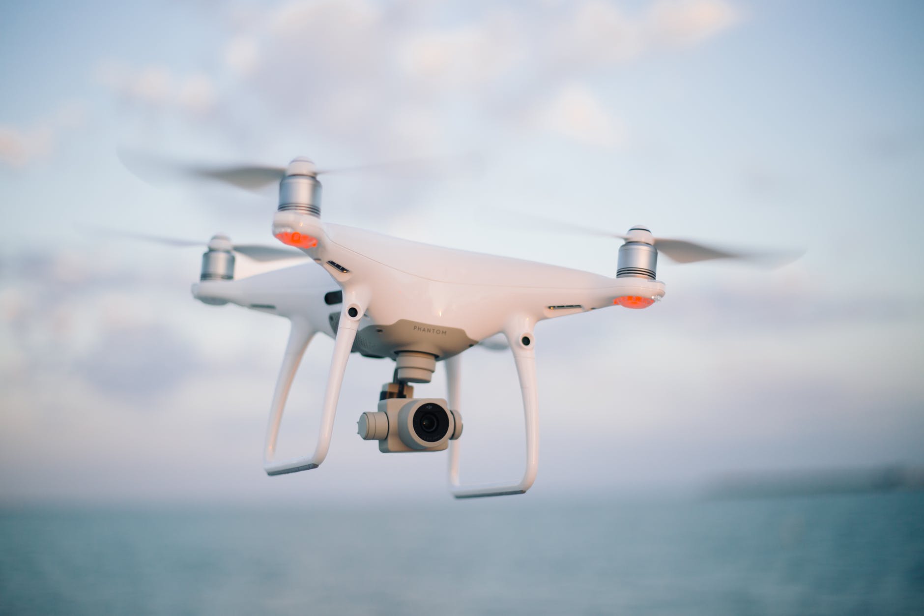 Com a popularização dos drone, o governo estadunidense viu a necessidade de garantir mais segurança para o espaço aéreo de seu país.