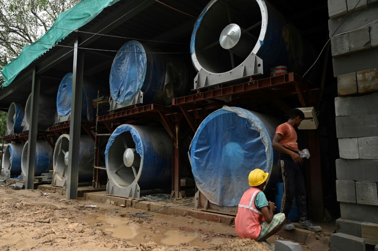 A Índia está construindo 40 ventiladores gigantes no centro de Nova Délhi para tentar melhorar a qualidade do ar da capital