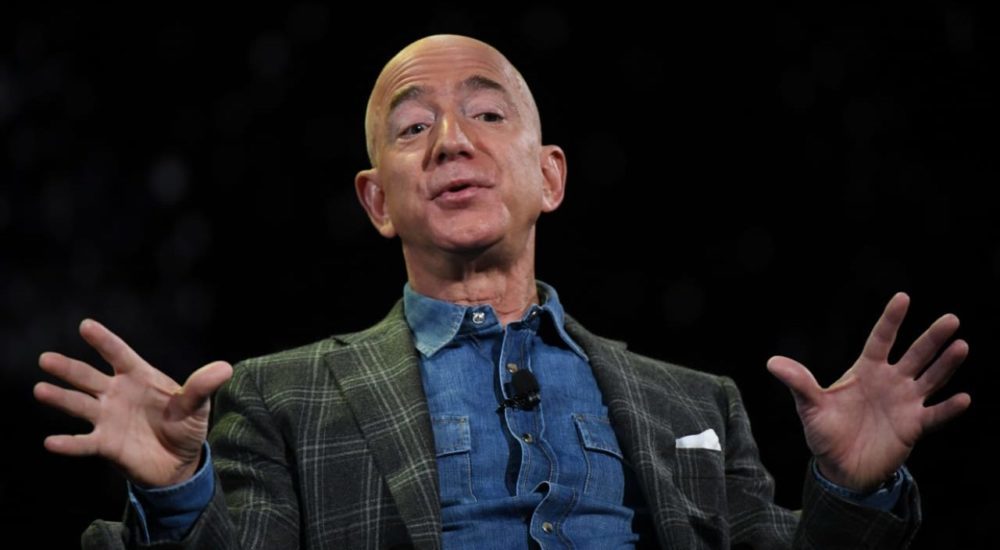 Com uma fortuna de US$ 211 bilhões, Jeff Bezos aprecia mansões caras e confortáveis