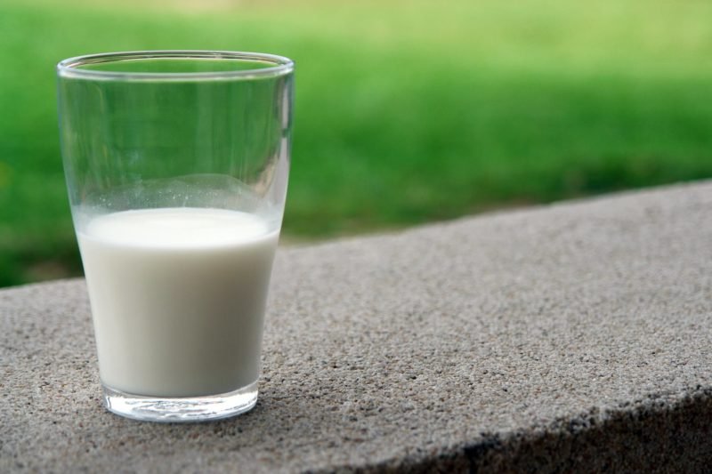 Os cientistas removeram as proteínas que causam intolerância à lactose, dando esperança de produzir um leite hipoalergênico.