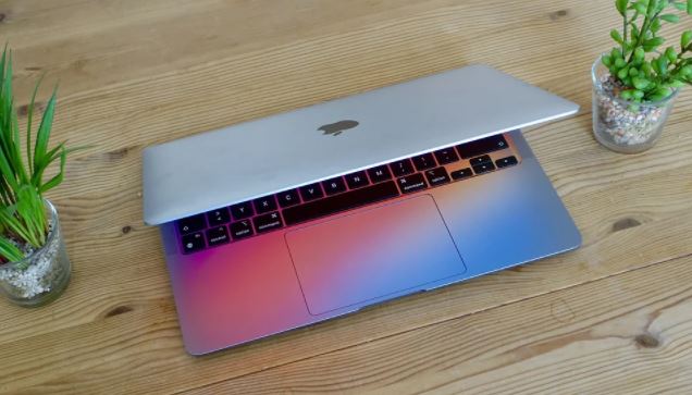 O novo MacBook Air vem com uma tela Mini-LED de 13,3 polegadas, mesmo tamanho da geração atual