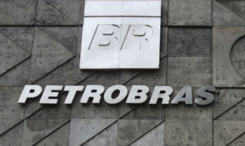 A Justiça determinou que a Petrobras emita uma comunicação de acidente do trabalho aos empregados infectados durante expediente em plataformas e embarcações
