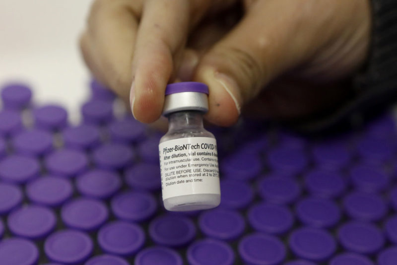 Inicialmente Israel iria oferecer estas vacinas ao Reino Unido em troca de um número semelhante de injeções que o país devia receber da Pfizer, em setembro.