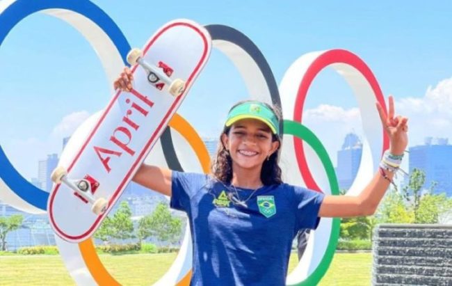Rayssa Leal viralizou andando de skate com uma fantasia de fada aos sete anos; aos 13, ganhou prata no skate street nos Jogos Olímpicos