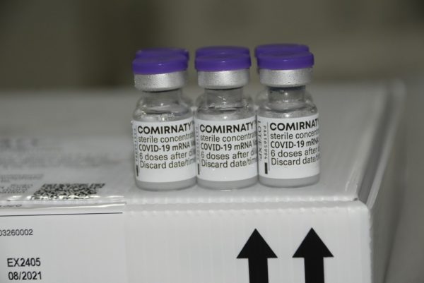 Os dados sugerem que os níveis de anticorpos contra a variante Delta em pessoas que recebem uma terceira dose da Pfizer aumentam pelo menos cinco vezes mais