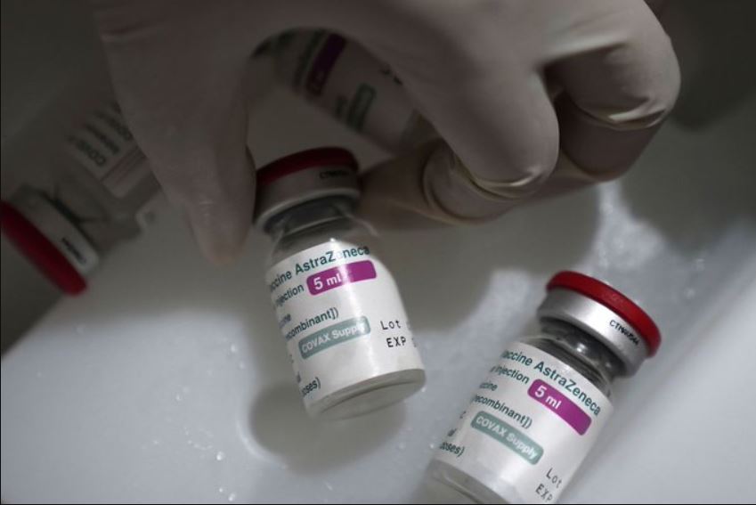 Os reguladores europeus não aprovaram a versão da vacina AstraZeneca chamada Covishield, produzida pelo Serum Institute of India