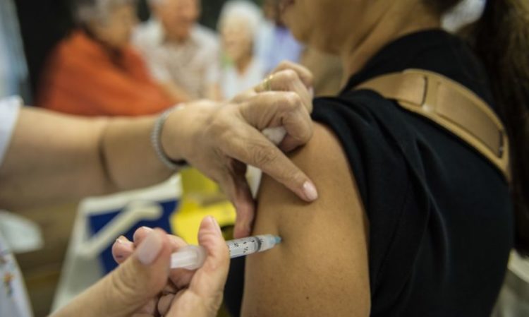 Secretário municipal da Saúde de São Paulo afirmou que a expectativa é ter até o início de agosto toda a população acima de 18 anos com a 1ª dose da vacina