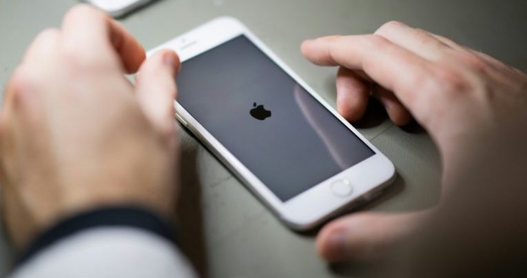 A nova tecnologia permitirá ao sistema operacional do iPhones comparar fotos abusivas com uma base de dados de imagens vítimas de abuso sexual