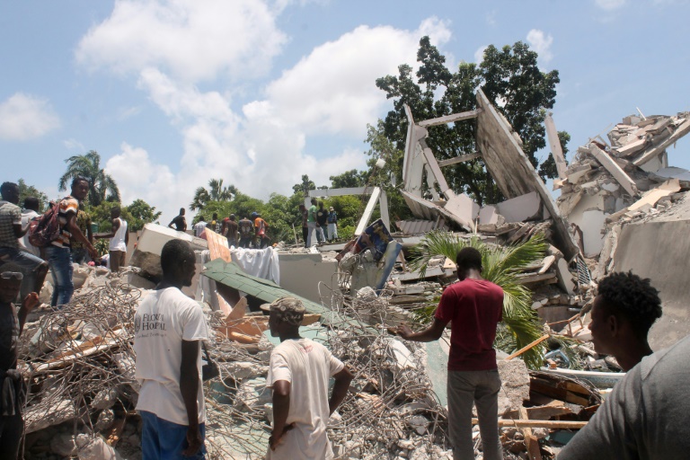 Os escombros do hotel Le Manguier após o terremoto que atingiu o Haiti em 14 de agosto de 2021 em Les Cayes, no sudoeste