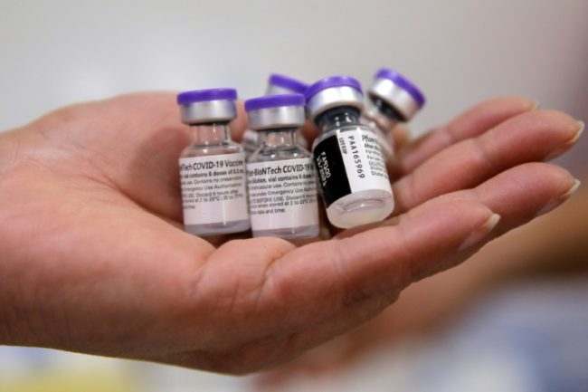 O preço da vacina da Pfizer aumentou de 15,50 euros (18,39 dólares) para 19,50 euros (23,14 dólares) a unidade