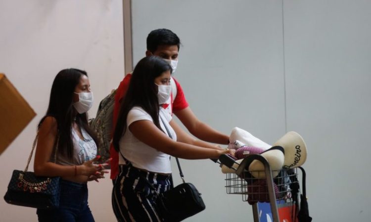 O desembargador Antônio Cedenho suspendeu a obrigação de quarentena para passageiros que chegam ao Brasil pelo Aeroporto Internacional de Guarulhos