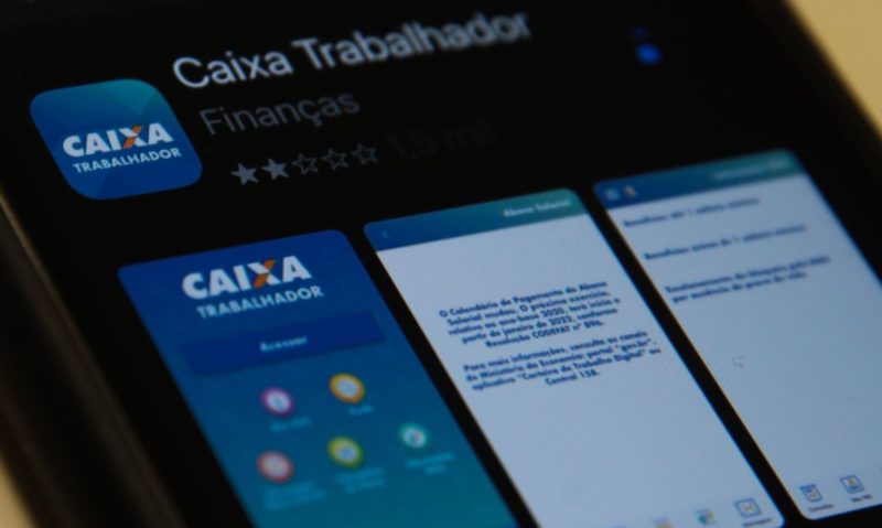 O app está disponível gratuitamente nas lojas de aplicativos com o nome CAIXA Trabalhador