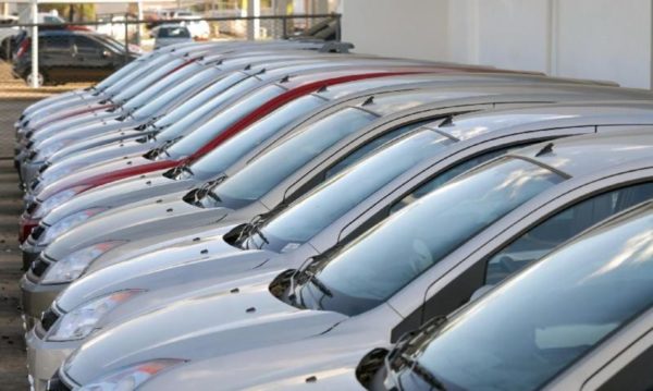 Estudo realizado por consultoria pela britânica mostra que comprar e manter um carro novo pode custar bem mais caro no Brasil do que em outros países